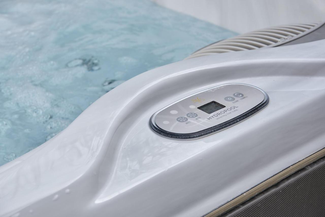 Luxury Cotswolds Optional Hot Tub, *